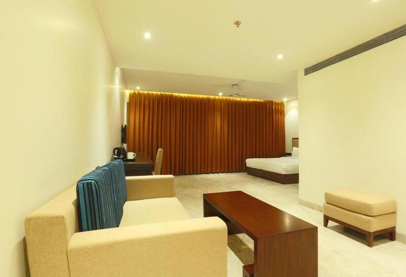 Люкс Deluxe Кровать Кинг, Centrum Hotel By Brijwasi