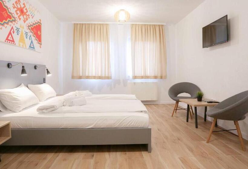 اتاق استاندارد, Hostel Kucha