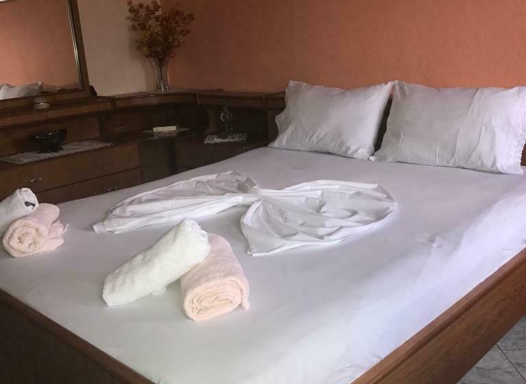 اتاق استاندارد با چشم‌انداز کوهستان, Ahmetaj Guest House