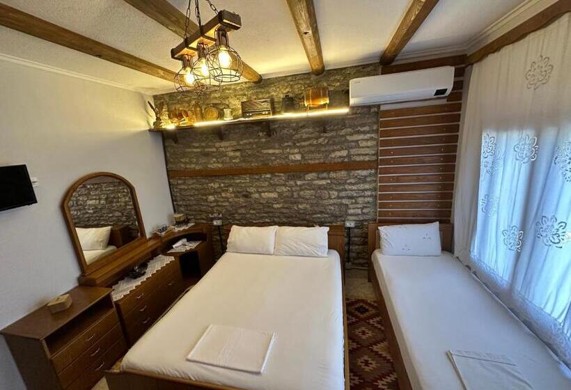 اتاق استاندارد با چشم‌انداز کوهستان, Ahmetaj Guest House