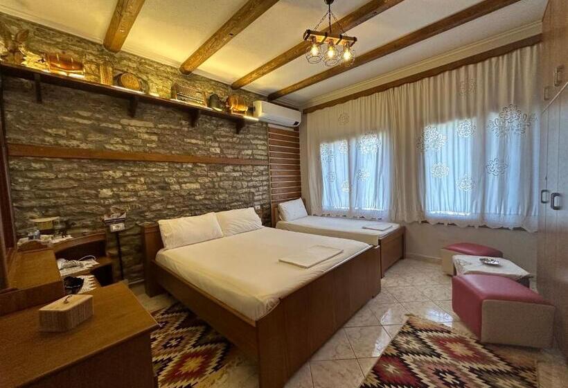 اتاق استاندارد با چشم‌انداز کوهستان, Ahmetaj Guest House