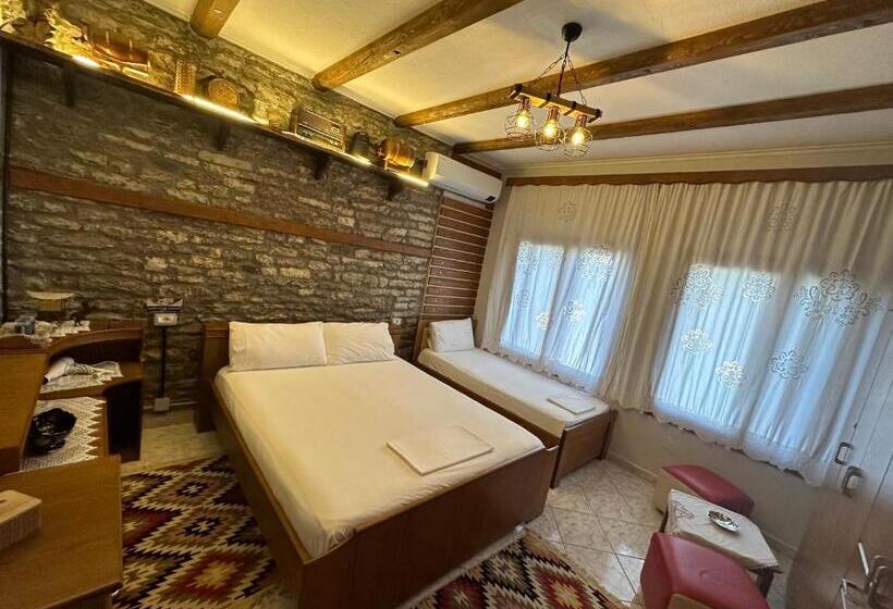 اتاق استاندارد با چشم‌انداز کوهستان, Ahmetaj Guest House