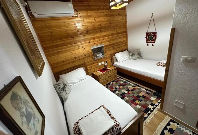 اتاق استاندارد با چشم‌انداز, Ahmetaj Guest House