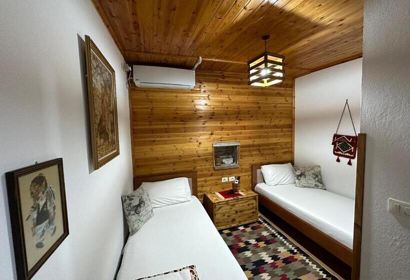 اتاق استاندارد با چشم‌انداز, Ahmetaj Guest House