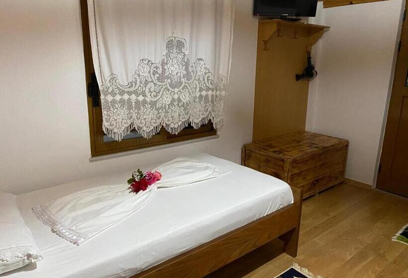 اتاق استاندارد با چشم‌انداز شهر, Ahmetaj Guest House