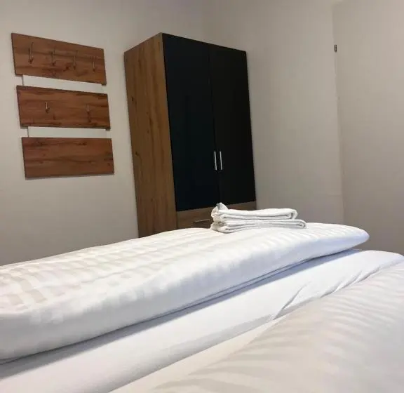 Huoneisto 1 Makuuhuone Pohjakerros, Ais Center