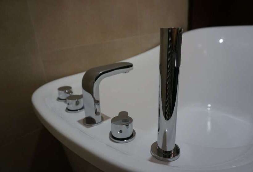 اتاق لوکس, Atlantic Lumley