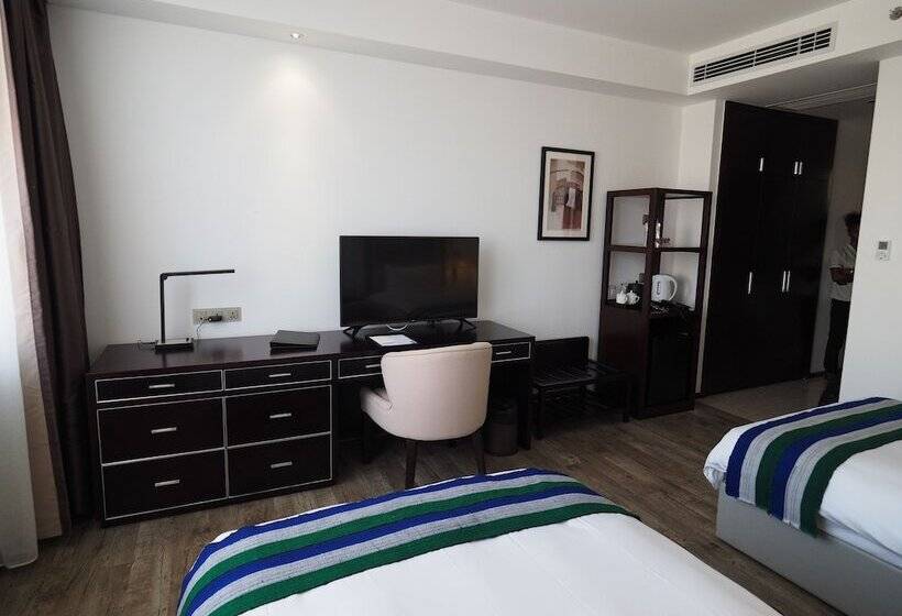 اتاق لوکس, Atlantic Lumley