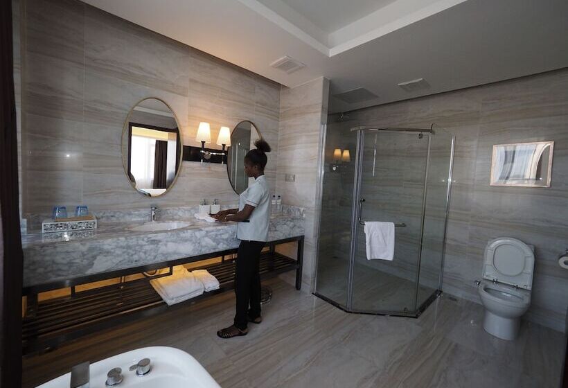 سوییت لوکس, Atlantic Lumley