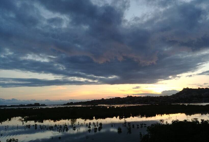 سوییت با چشمانداز کوه, Atlantic Lumley