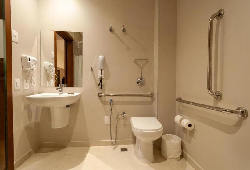 Номер Стандарт Кровать Кинг Адаптированный для Инвалидов, Radisson Hotel Anápolis