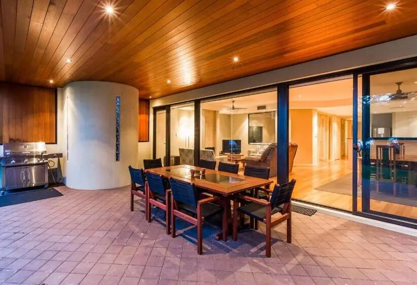 Villa 3 Makuuhuonetta, Regency Beach Club