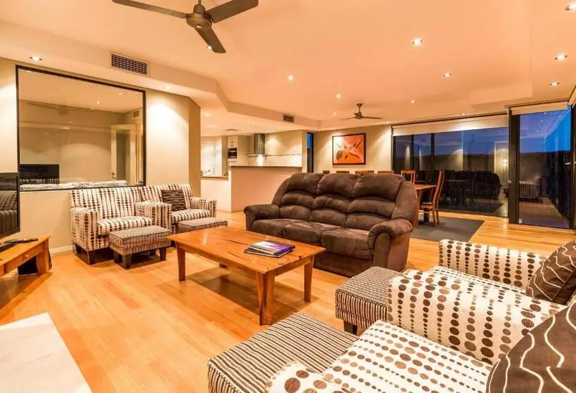 Villa 3 Makuuhuonetta, Regency Beach Club