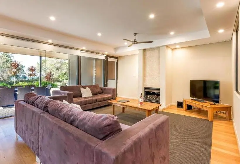 Villa 3 Makuuhuonetta, Regency Beach Club