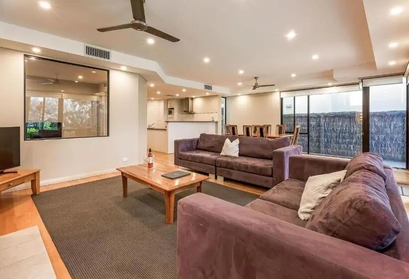 Villa 3 Makuuhuonetta, Regency Beach Club