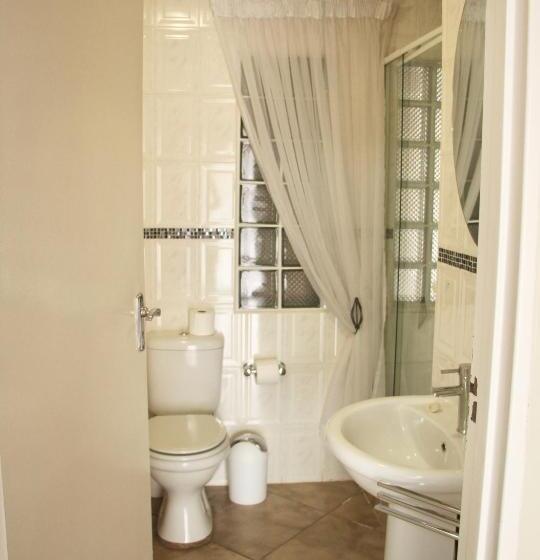 Семейный Номер, Jakkalsdraai Guest House