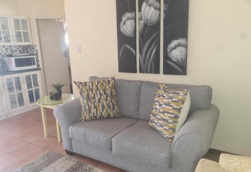 بنجلو قياسى, Jakkalsdraai Guest House