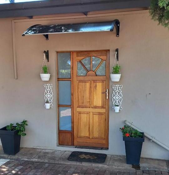 بنجلو قياسى, Jakkalsdraai Guest House