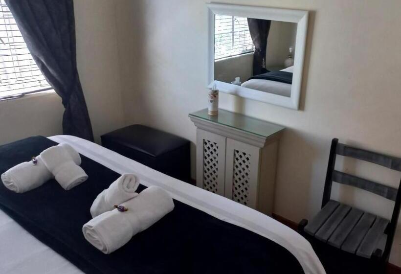 بنجلو قياسى, Jakkalsdraai Guest House