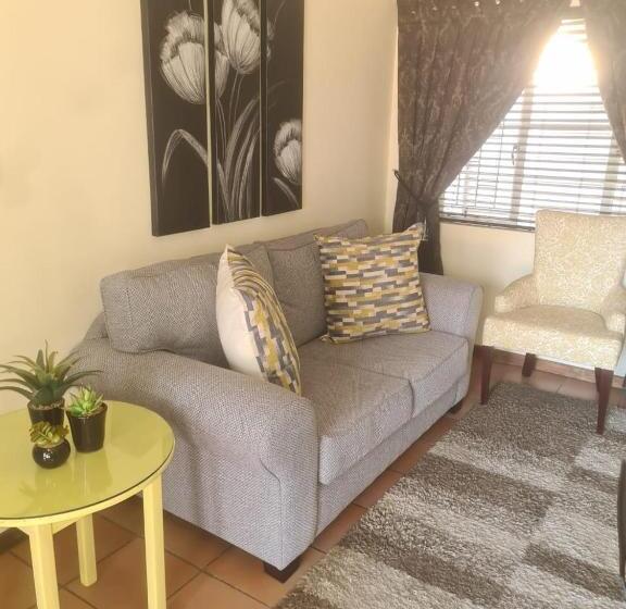 بنجلو قياسى, Jakkalsdraai Guest House