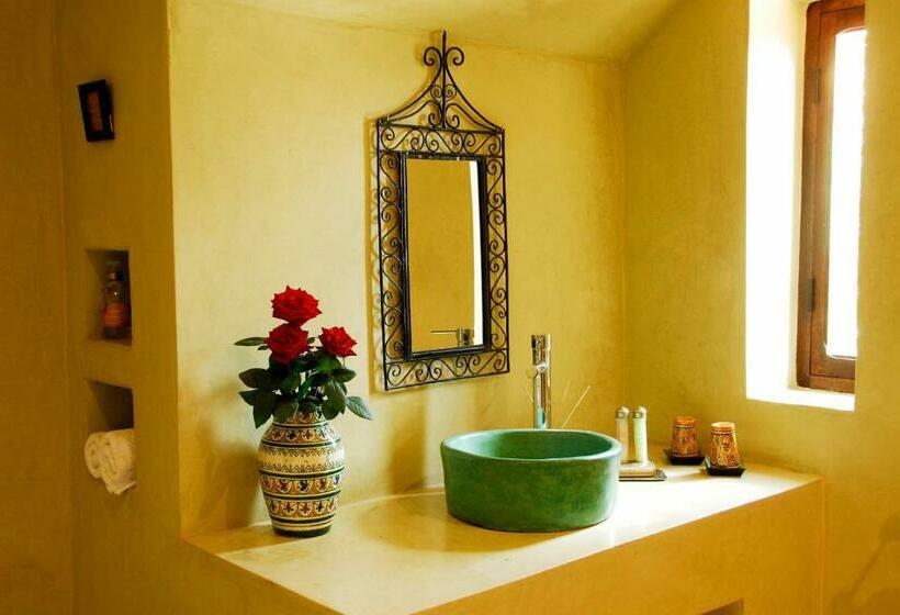 اتاق استاندارد با چشمانداز استخر, Maison D'hôtes Kasbah Azul