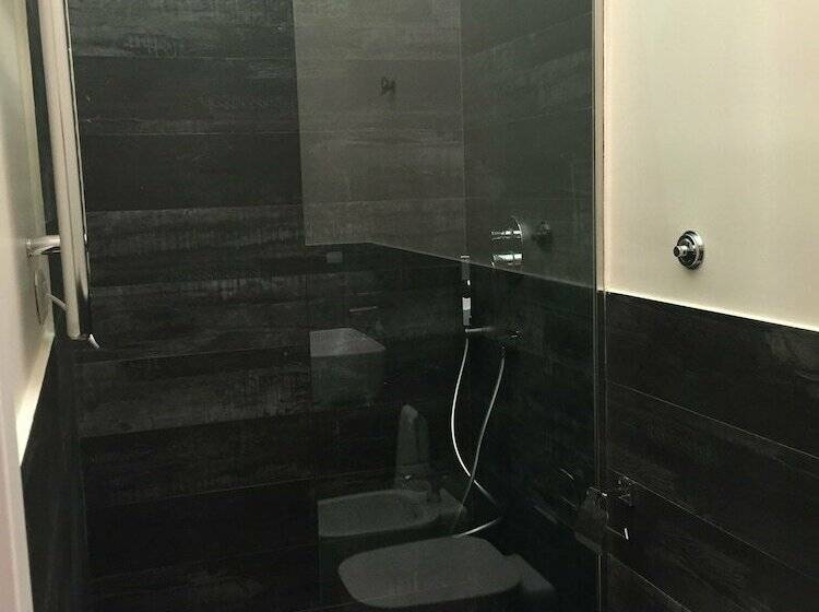 اتاق استاندارد, Morra's Home