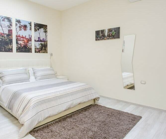 اتاق استاندارد چهار تخته, Morra's Home