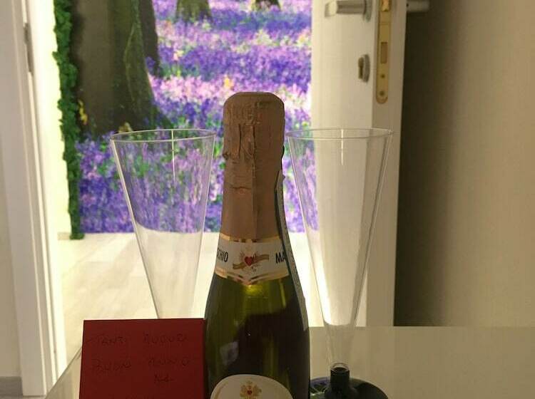 اتاق استاندارد سه نفره, Morra's Home