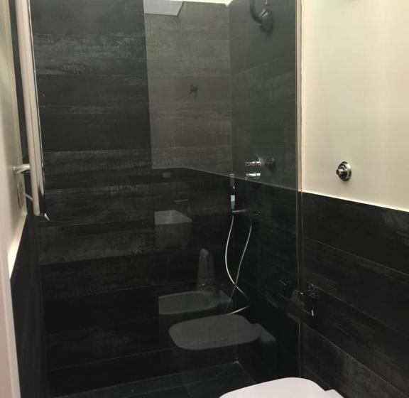 اتاق استاندارد چهار تخته, Morra's Home