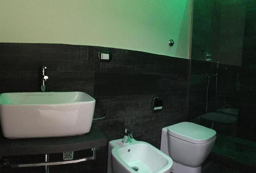 اتاق استاندارد چهار تخته, Morra's Home