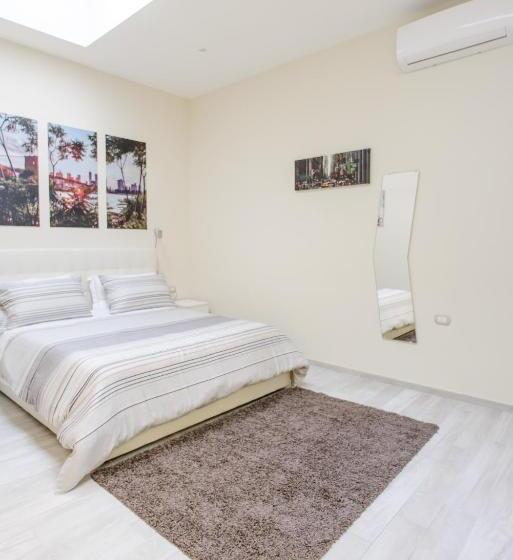 اتاق استاندارد چهار تخته, Morra's Home