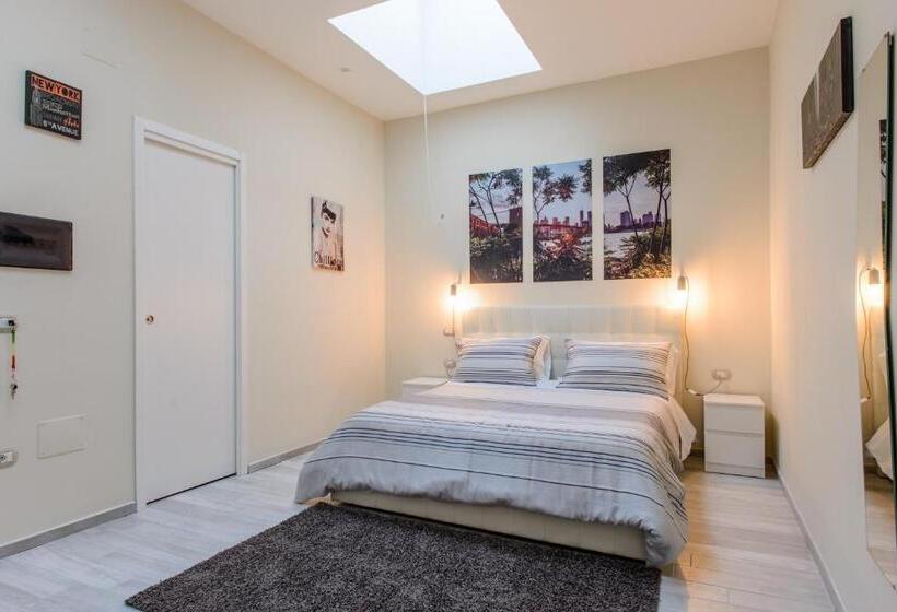 اتاق استاندارد چهار تخته, Morra's Home