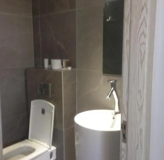 Standard-huone, Benny S City