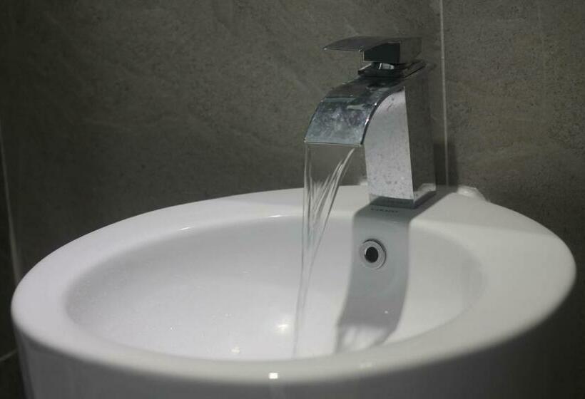 스탠다드 룸, Benny S City