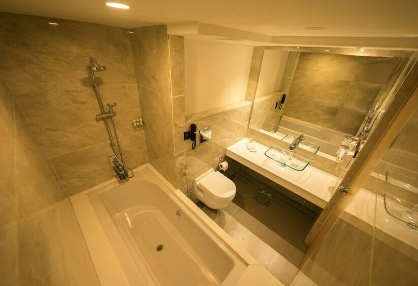이그제큐티브 룸, Ramada By Wyndham Dehradun Chakrata Road