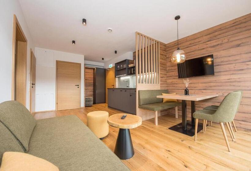 דירת שני חדרים, Restaurant Gruber