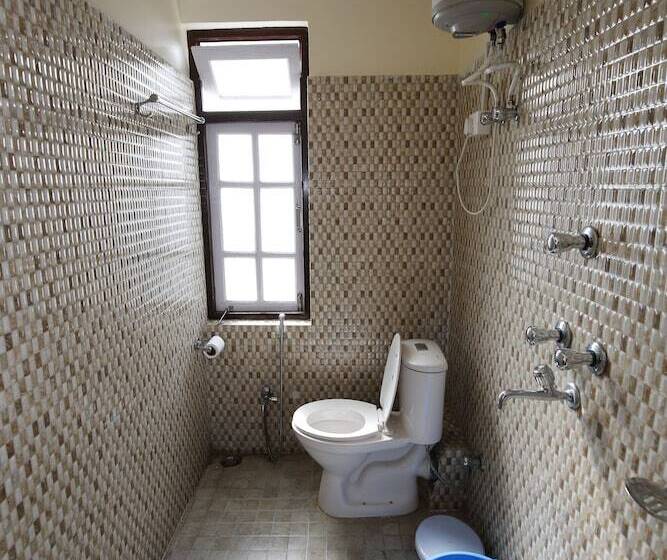 Quarto Estandar, The Griffon's Nest