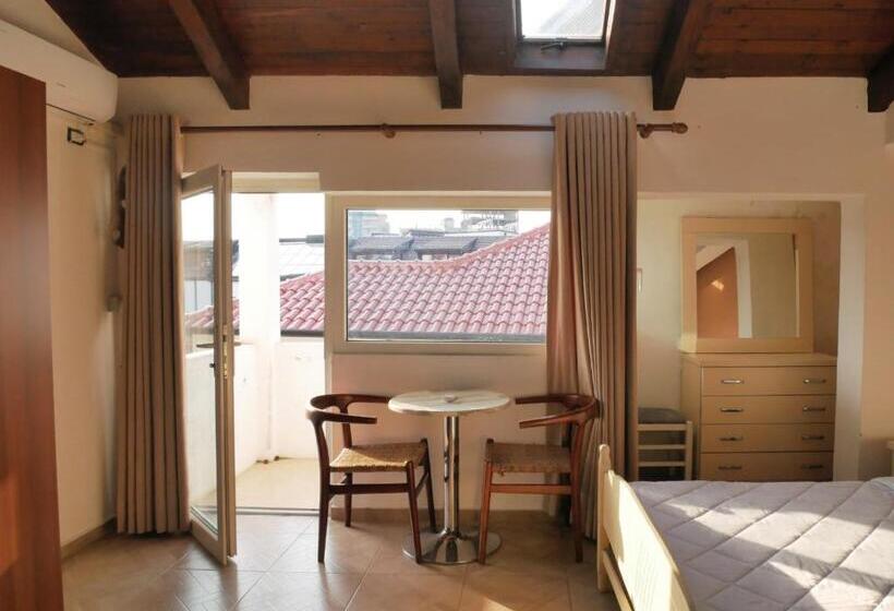 Quarto Triplo Superior, Kultura Hostel