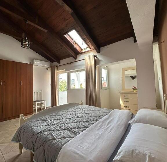 Quarto Triplo Superior, Kultura Hostel