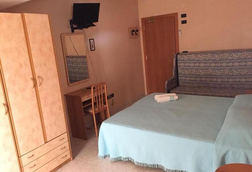 Habitació Quàdruple Economy, Barca D'oro