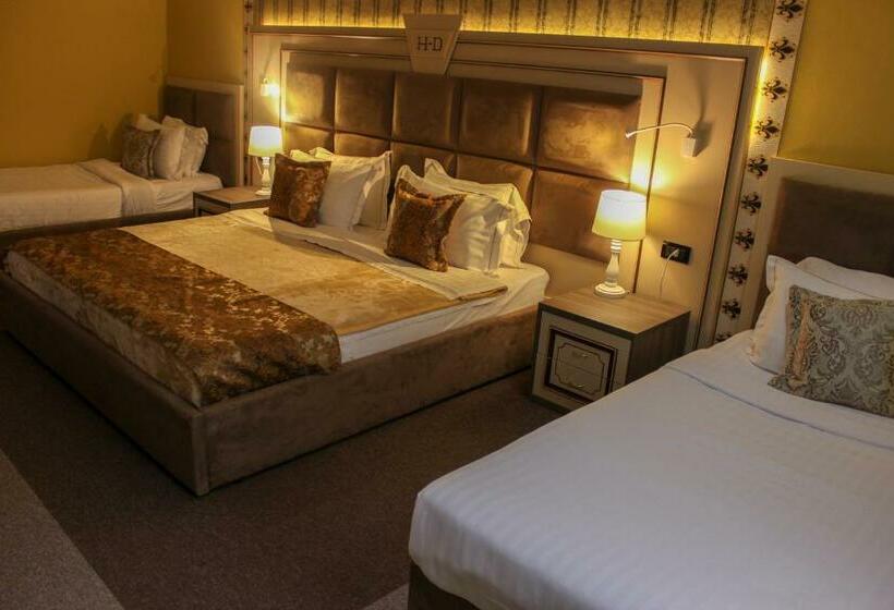 חדר משפחתי, Deluxe