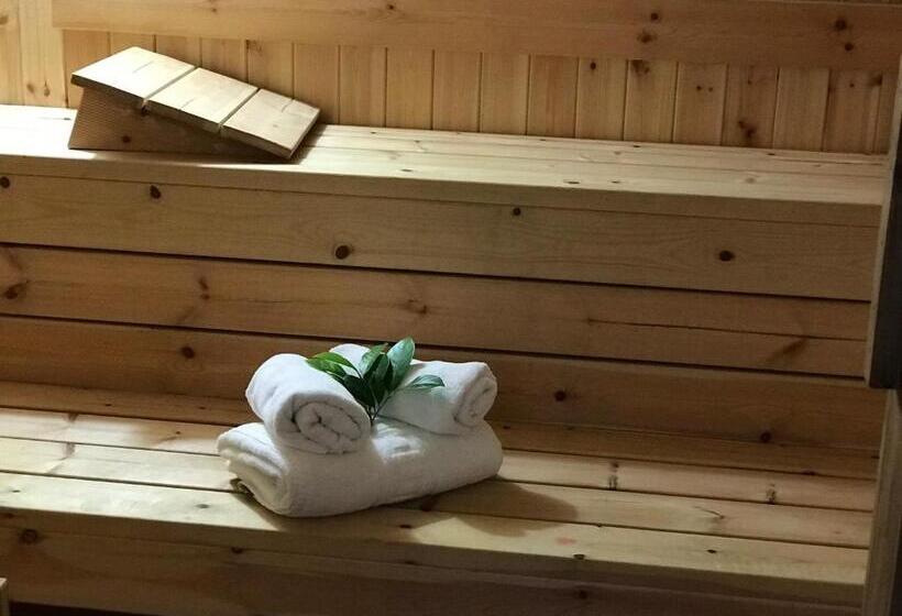 جناح ديلوكس, Deluxe