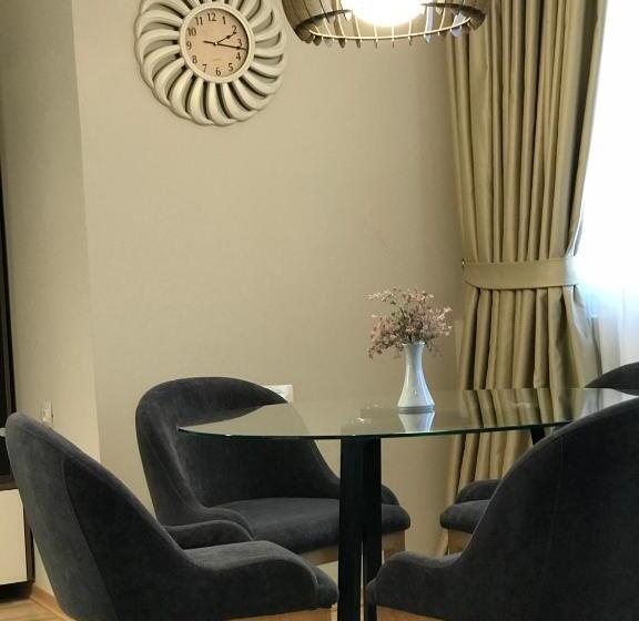 דירת חדר, Deluxe