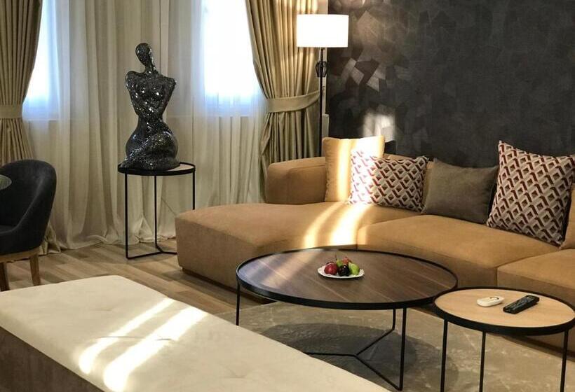 דירת חדר, Deluxe