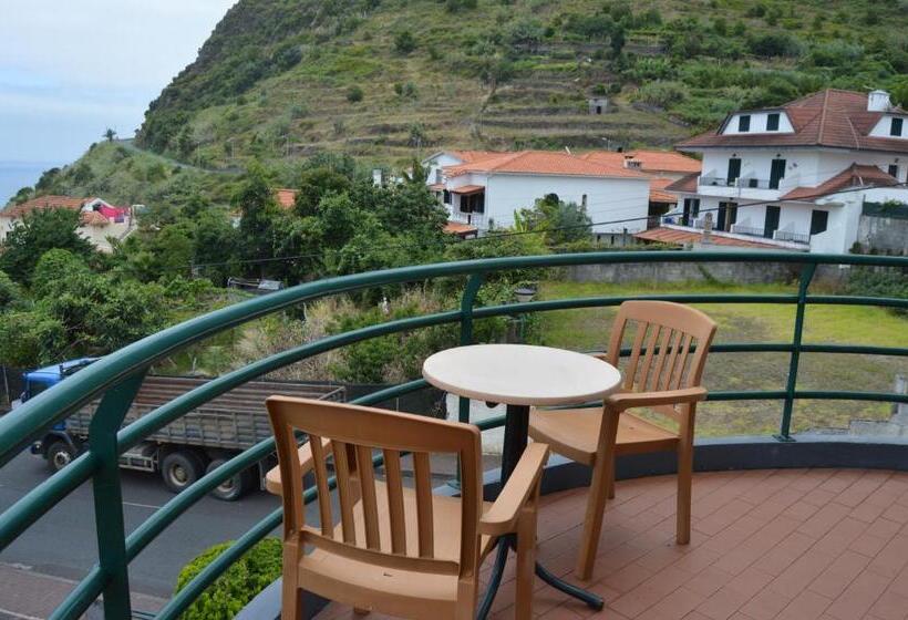 חדר סטנדרט לשלושה עם מרפסת, Estalagem Corte Do Norte