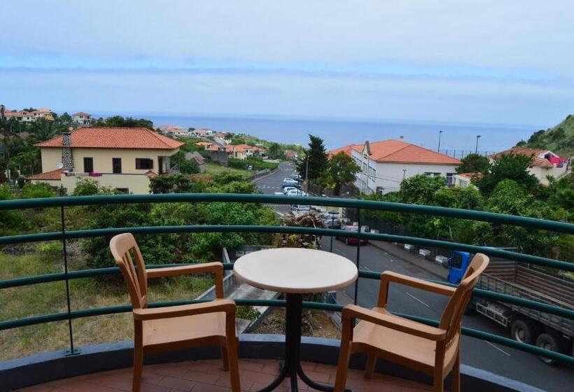 חדר סטנדרט לשלושה עם מרפסת, Estalagem Corte Do Norte