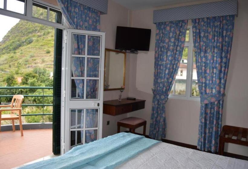 חדר סטנדרט לשלושה עם מרפסת, Estalagem Corte Do Norte