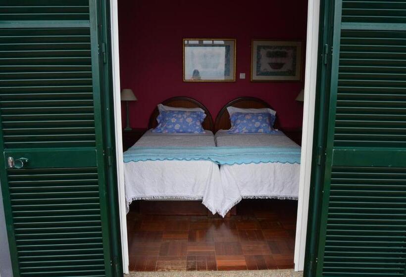 חדר סטנדרט לשלושה עם מרפסת, Estalagem Corte Do Norte