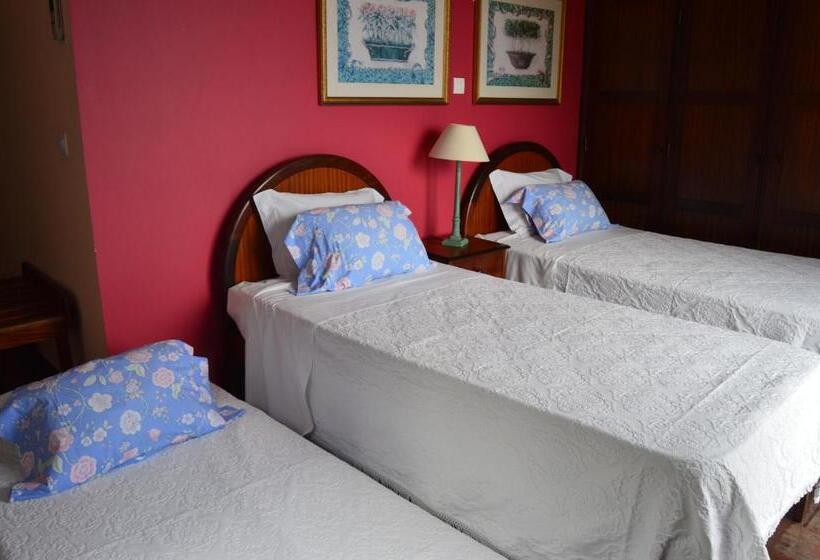 חדר סטנדרט לשלושה עם מרפסת, Estalagem Corte Do Norte