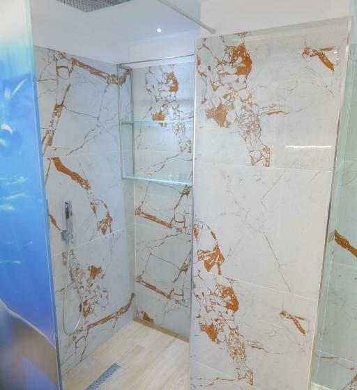 جناح ديلوكس, Oceanic Overview Suites